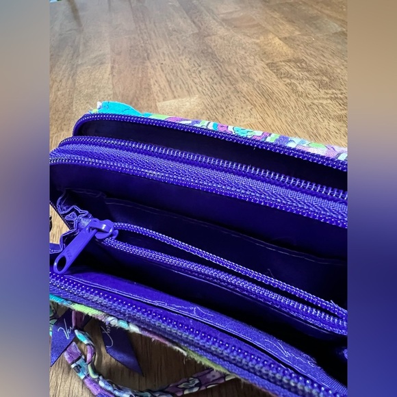 Vera Bradley “Heather” All in One Crossbody Bag (Retired pattern) - Picture 4 of 8